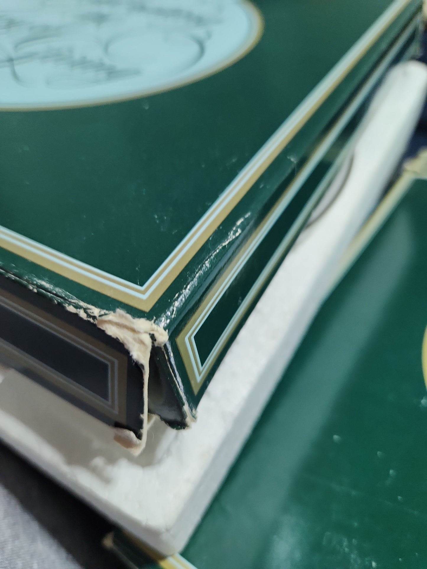 Vintage Avon Christmas 1982 Second Edition Christmas Memories Keeping the Christmas Tradition Plate 22k gold trim Original Box.