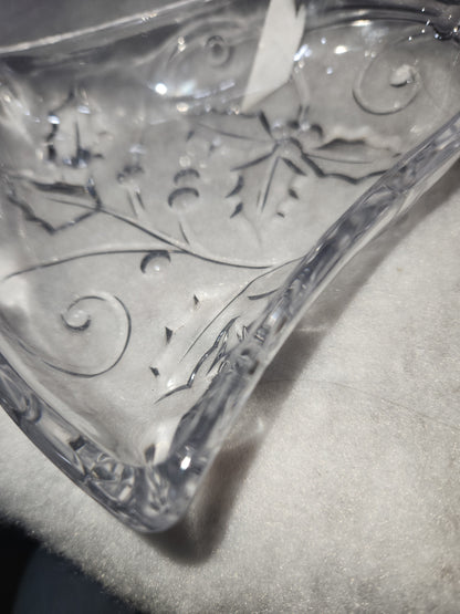 Mikasa Celebrations Season's Holly Clear Collection Bell Dish mik7