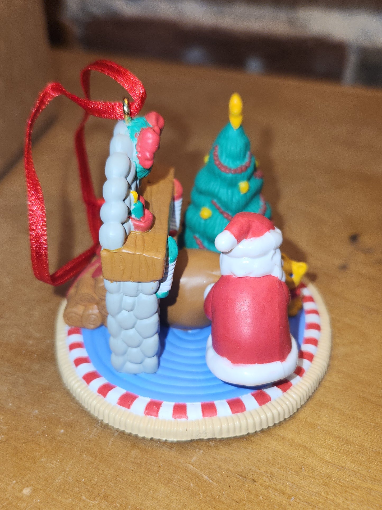 Vintage Avon Christmas Ornament Santa Delivering Gifts With Tree Fireplace Cat Kitten av018