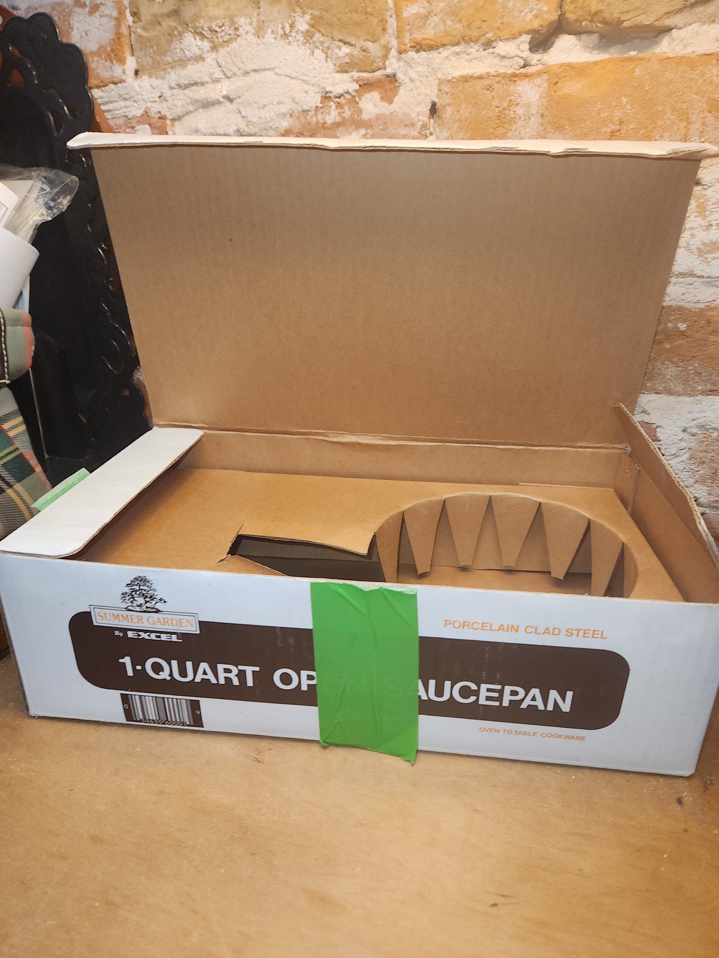 Summer Garden By Excel Vintage 1 Quart Cooking Open Enamelware Saucepan Box in as is condition. En05