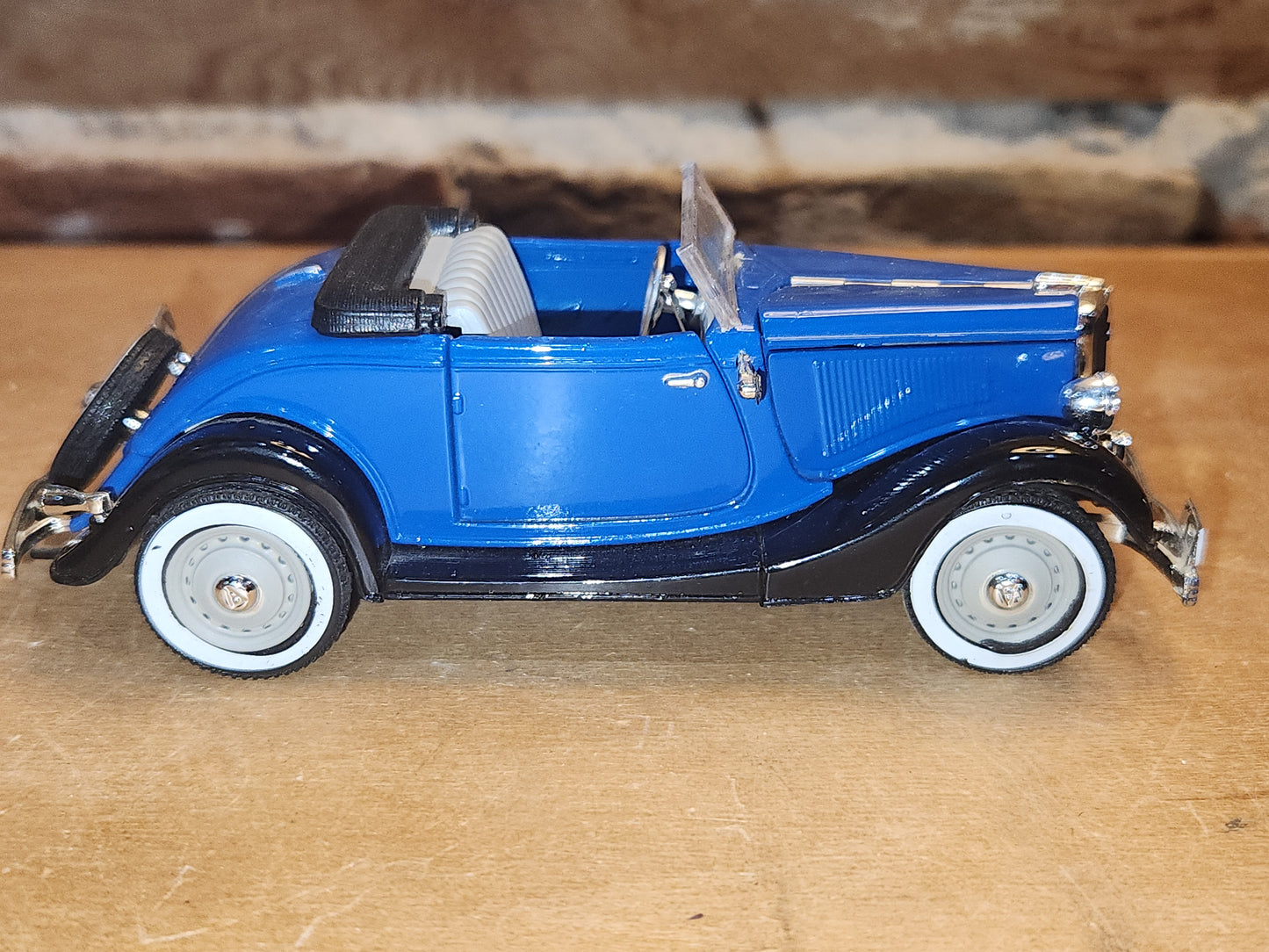 Vintage 1834 Ford V8 Roadster 1:32 Scale vc6