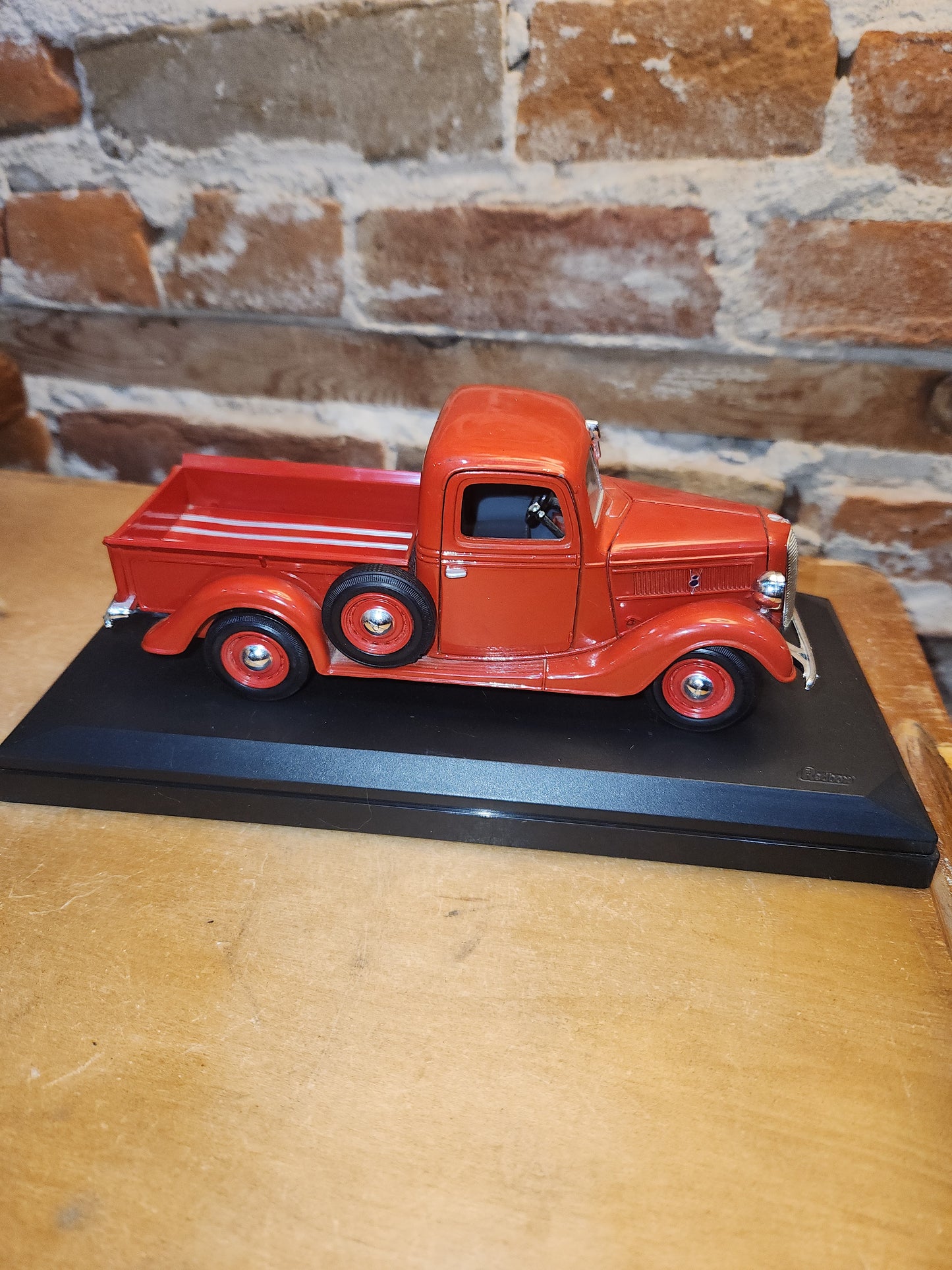 Vintage Redbox 1937 Ford Pickup 1:24 Die-Cast Model Truck ALL RED vc8