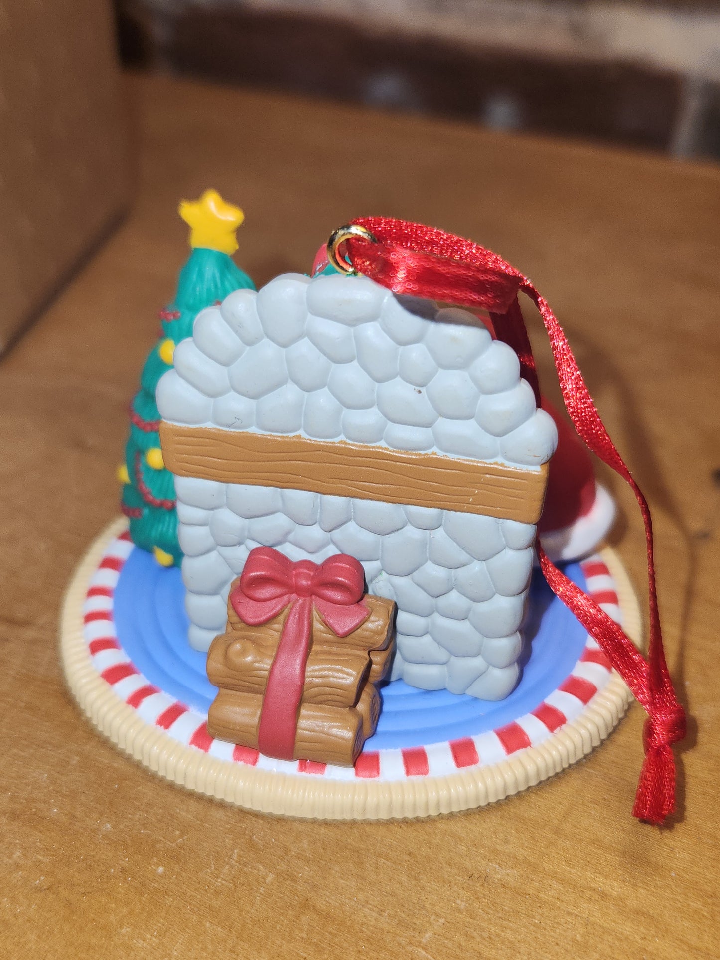 Vintage Avon Christmas Ornament Santa Delivering Gifts With Tree Fireplace Cat Kitten av018