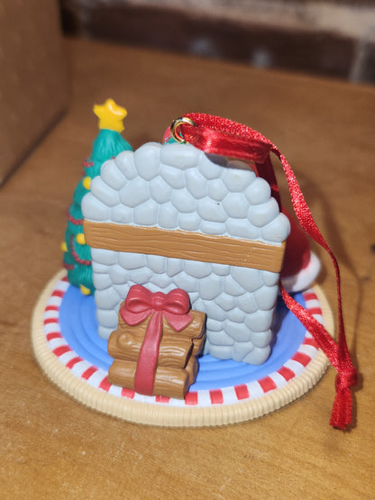 Vintage Avon Christmas Ornament Santa Delivering Gifts With Tree Fireplace Cat Kitten av018