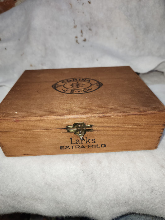 Vintage wooden Cigar Box Corina Larks Extra Mild 15 cents box6