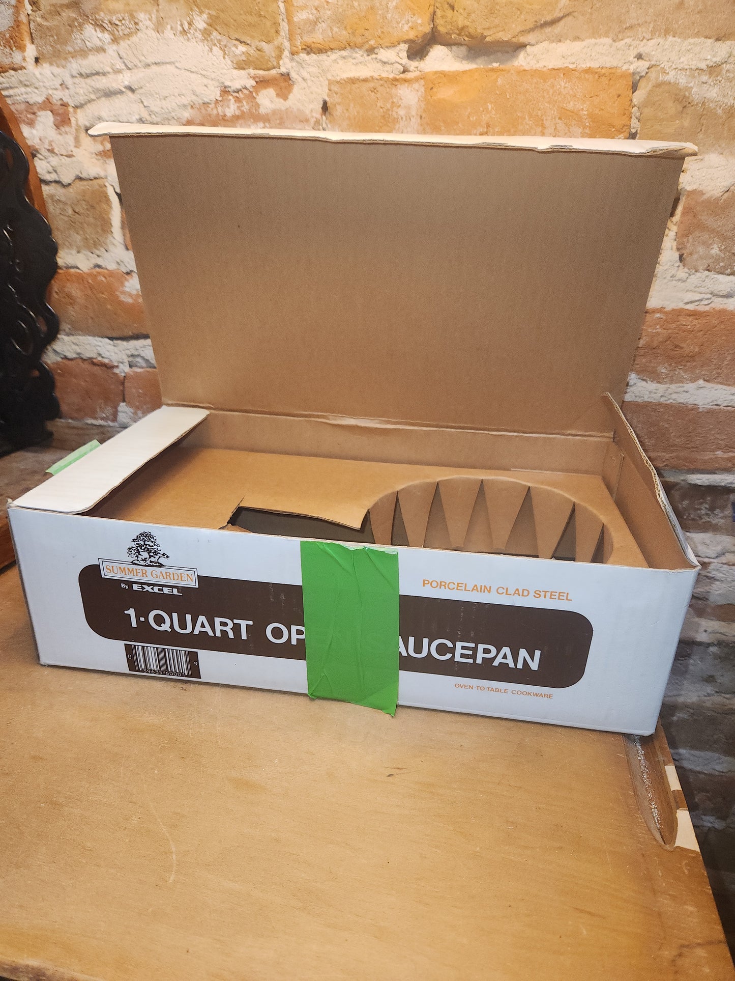 Summer Garden By Excel Vintage 1 Quart Cooking Open Enamelware Saucepan Box in as is condition. En05