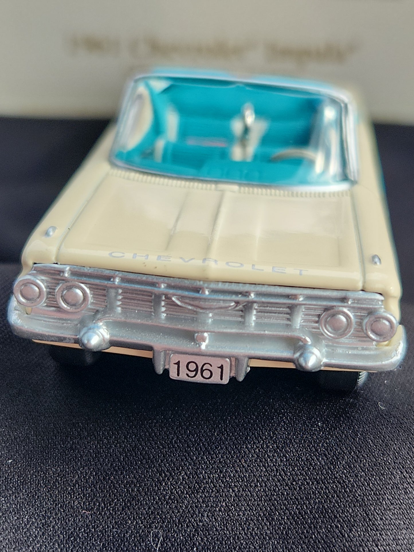 Hallmark Keepsake Ornament 1961 Chevrolet Impala Convertible Die Cast Metal 2006