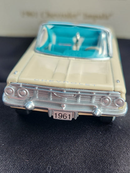 Hallmark Keepsake Ornament 1961 Chevrolet Impala Convertible Die Cast Metal 2006