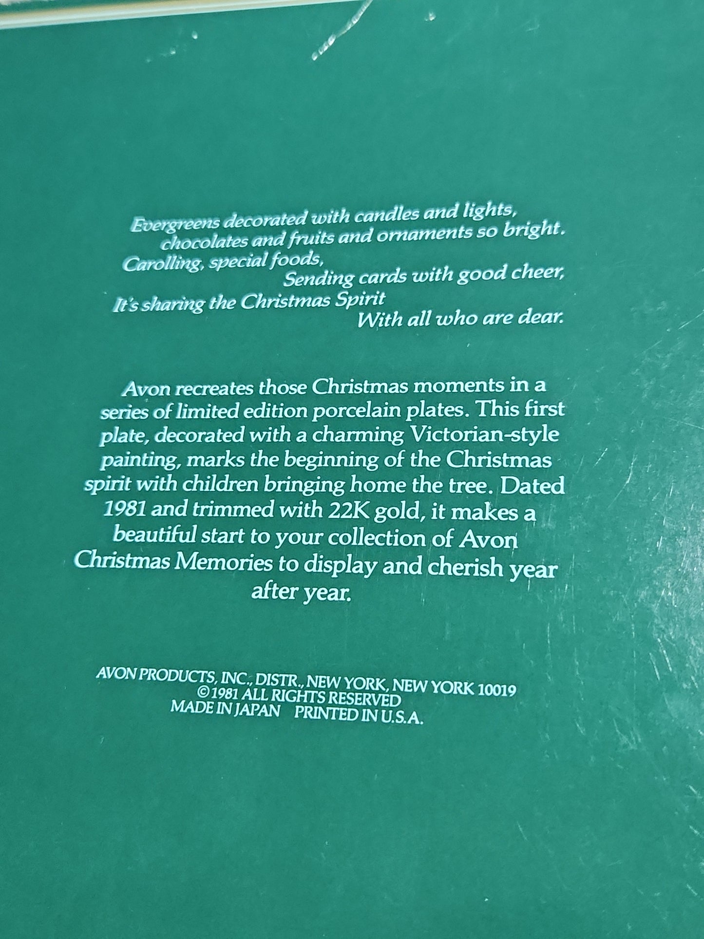 Vintage Avon Christmas 1981 First Edition Christmas Memories Plate 22k gold trim Original Box.