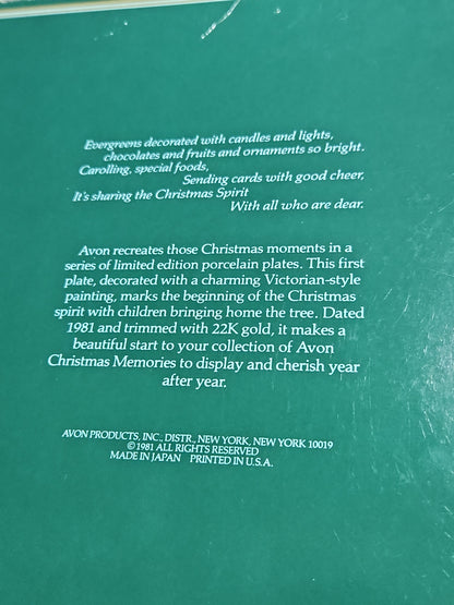 Vintage Avon Christmas 1981 First Edition Christmas Memories Plate 22k gold trim Original Box.
