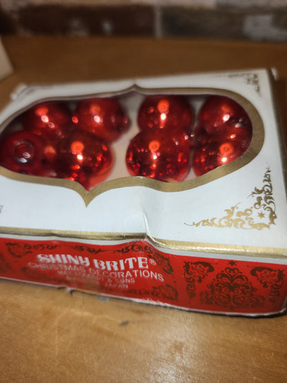 Box of Shiny Brite red ornament .98" 1" 25mm box of 12 bO01