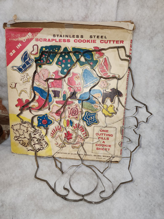 CC21 vintage 32 in 1 scrapless stainless steel cookie cutter