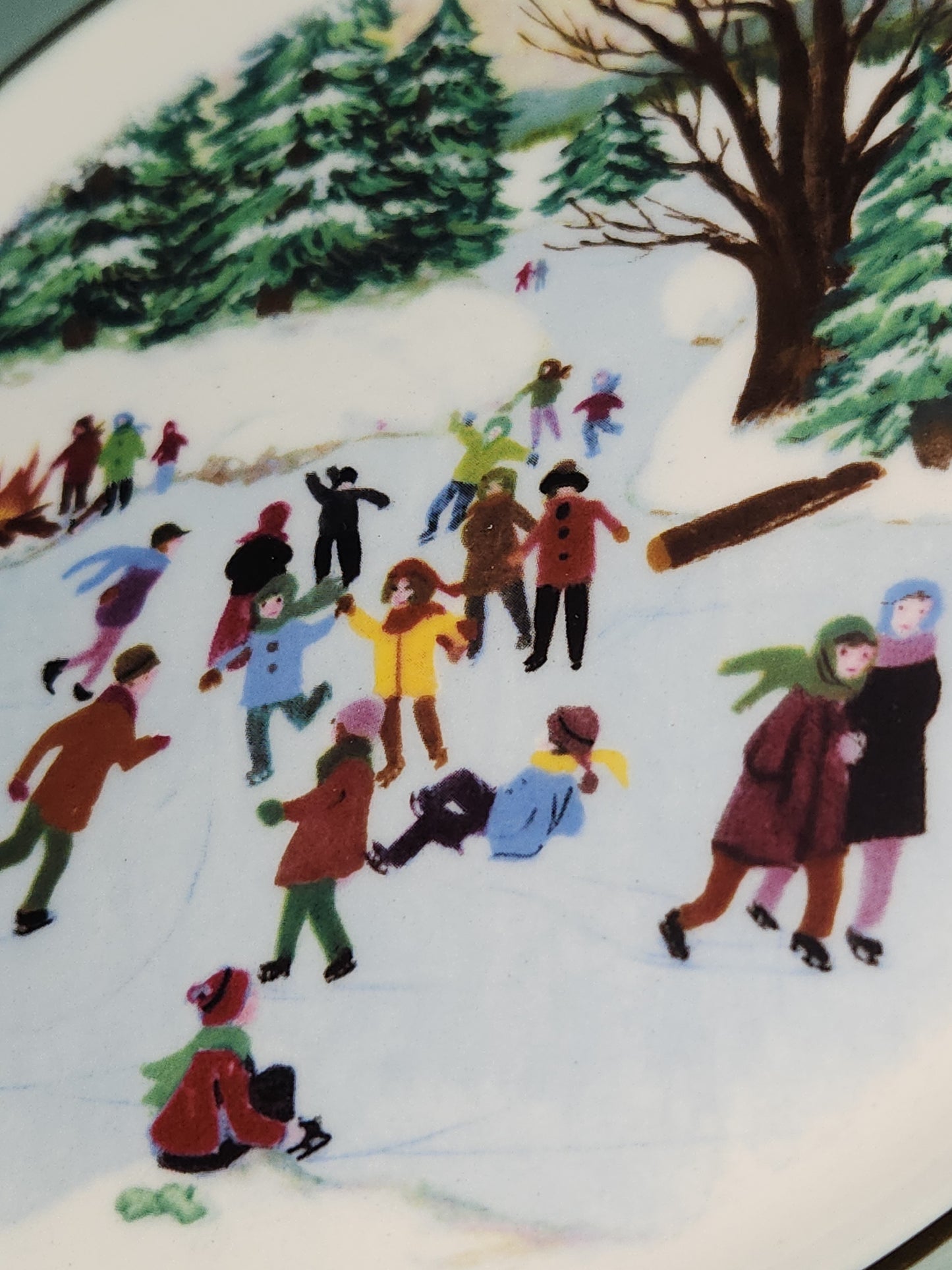 Vintage Avon Christmas 1975 Skaters on the Pond Plate Original Box. Enoch Wedgewood England