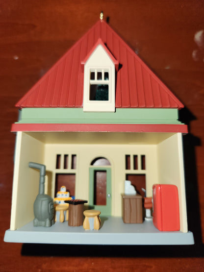 HH2001 2001 service station Ornament Hallmark Nostalgic Houses,