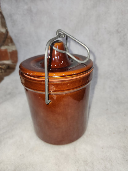 Vintage brown pottery crock lid and metal bail pot57