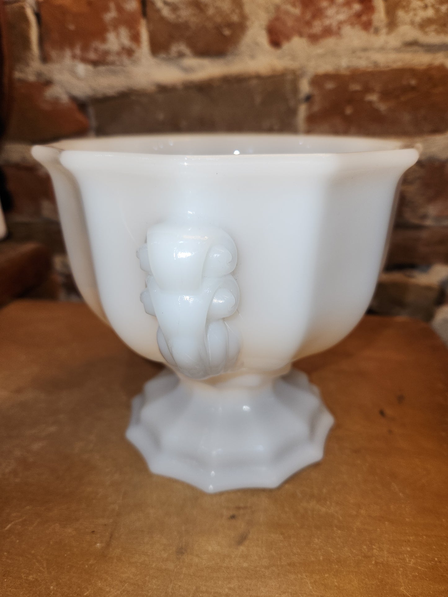 Vintage E.O. Brody Co. MJ-46 Milk Glass Fruit Compose Pestal Vase Candy Dish Trinket  Cleveland Ohio USA J-2537 mg8