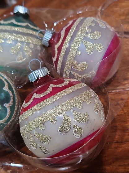 Vintage Shiny Brite Set of 4 Glass Ornaments with Same Design with Silver Stripes and Gold Mica Accents. 2 Matching Green and 2 Matching Red. Sb7