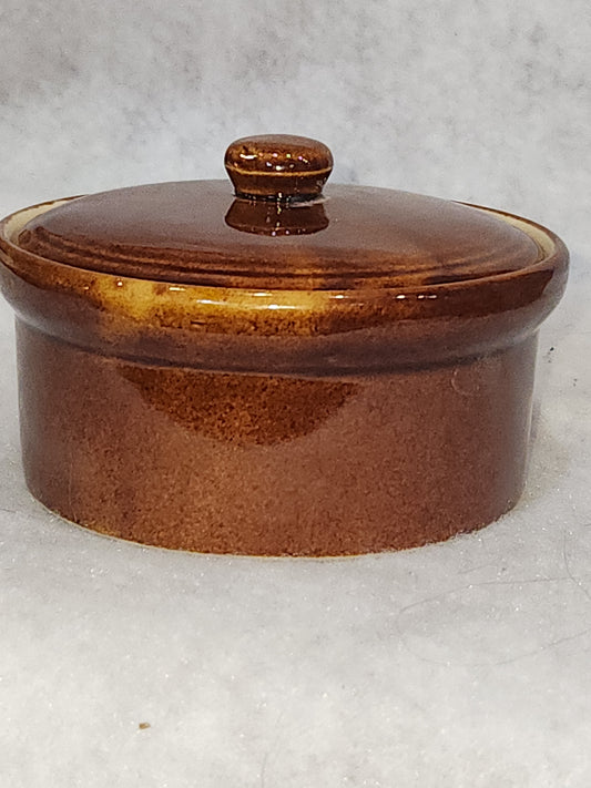 Vintage brown stoneware  1/2 pint crock with lid pot60