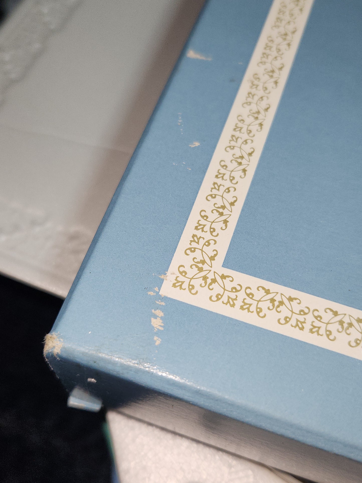 Vintage Avon Christmas 1977 Carollers in the Snow with Original Box. Enoch Wedgewood England