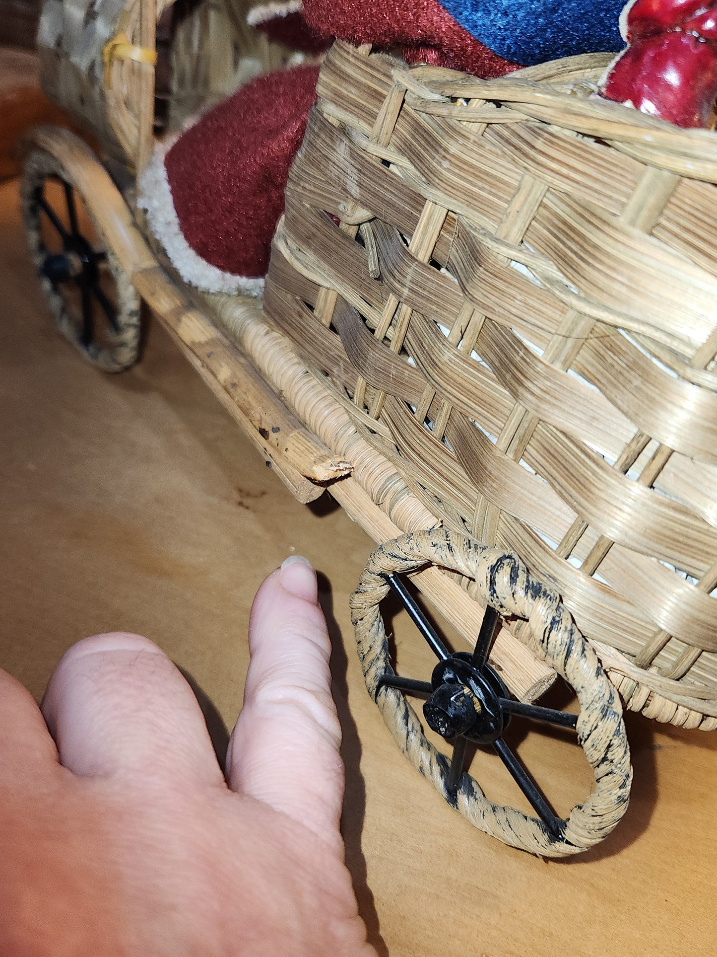 Vintage Bethany Lowe Santa Claus Wearing Wool in a Woven Sleigh With Toys AS IS s90