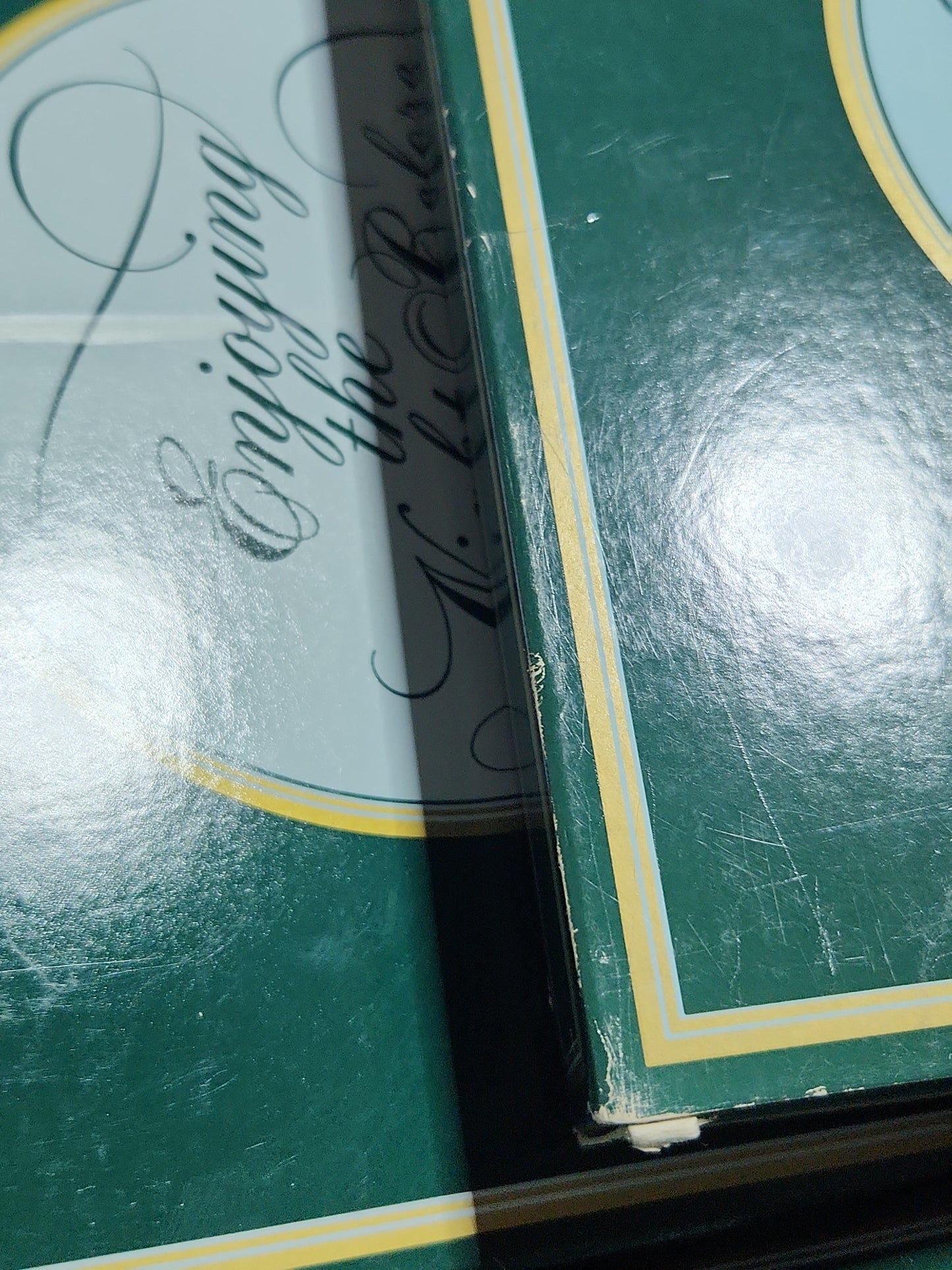 Vintage Avon Christmas 1981 First Edition Christmas Memories Plate 22k gold trim Original Box.