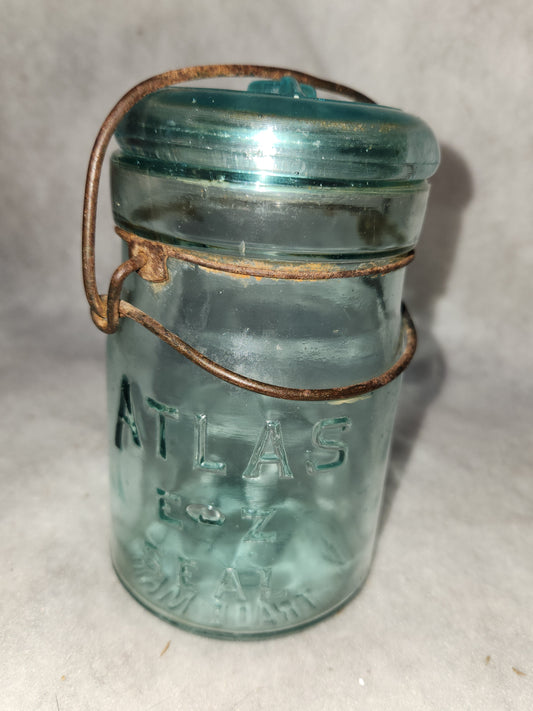 Vintage ATLAS E-Z SEAL Blue Mason Pint Jar glass lid Wire Bail Trade Mark Reg cornflower light aqua blue jar88