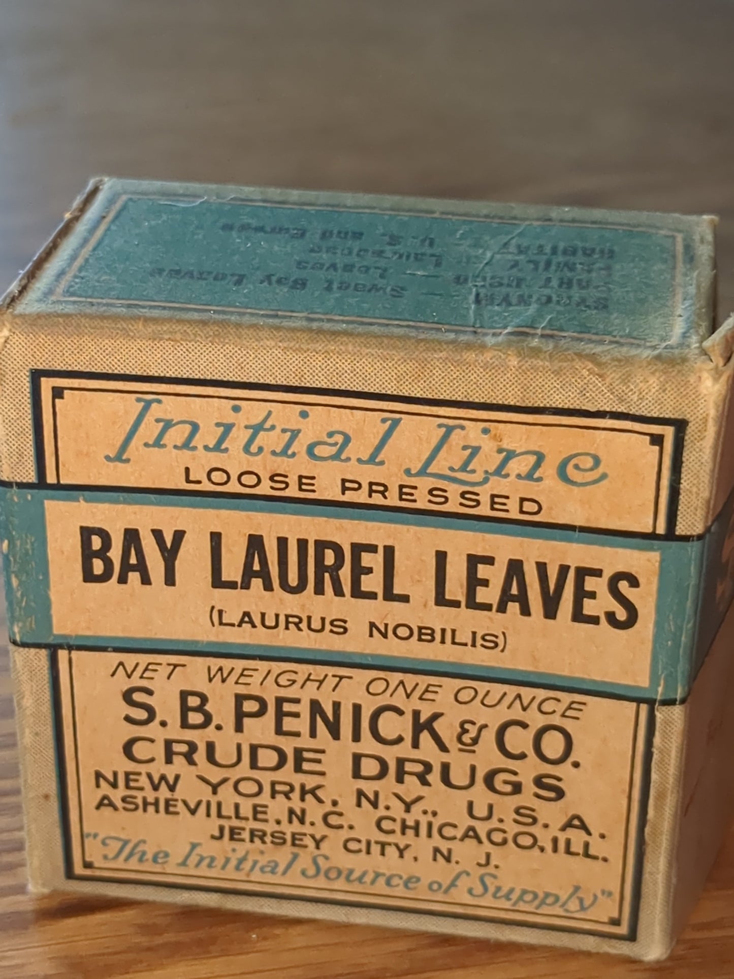 Vintage Initial Line Bay Laurel leaves cardboard box st6