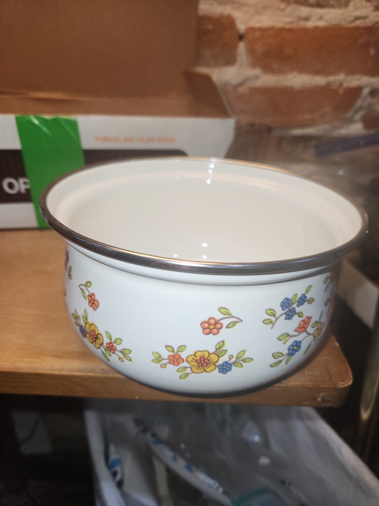Summer Garden By Excel Vintage 1 Quart Cooking Open Enamelware Saucepan Box in as is condition. En05