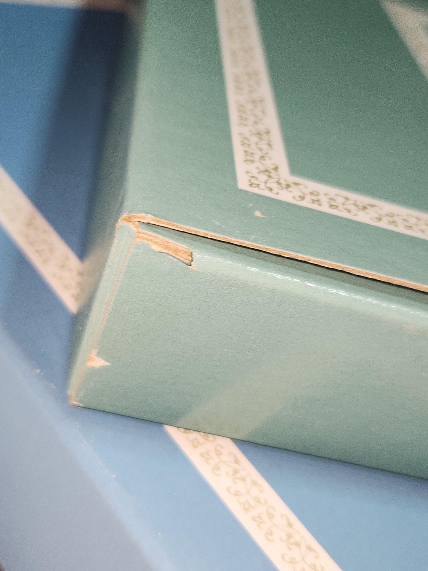 Vintage Avon Christmas 1975 Skaters on the Pond Plate Original Box. Enoch Wedgewood England