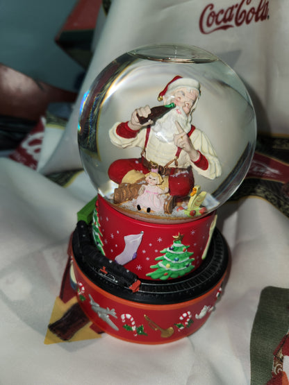 Hallmark 2001 Coca-Cola Coke Santa Christmas Musical Snow Globe Vintage Moving Train cc242