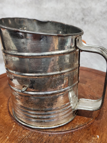 Vintage Bromwell’s 3 Cup Crank Handle Sifter metal and wood crank fs90