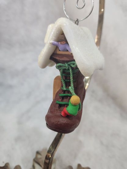 Vintage 1985 Hallmark Keepsake Ornament Old woman who Lives in a Shoe with children