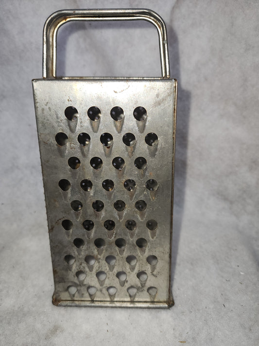 VINTAGE Bromwell Metal Box Grater Cutter Shredder Slicer has 4 sides patina Michigan City sh32