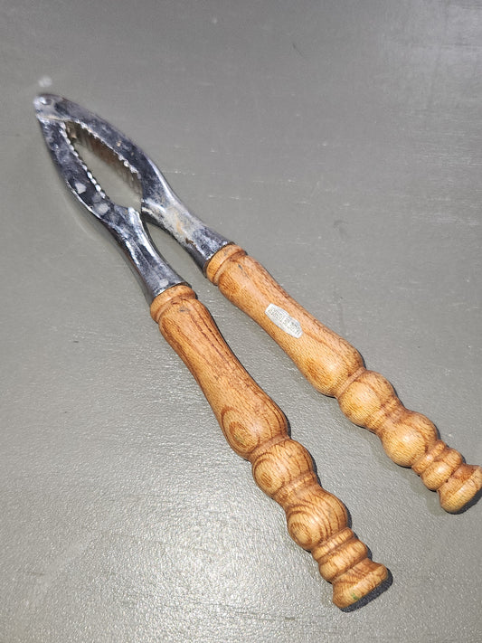 Vintage Nutcracker With Wooden Handles From The 80s made in Tawain ki76