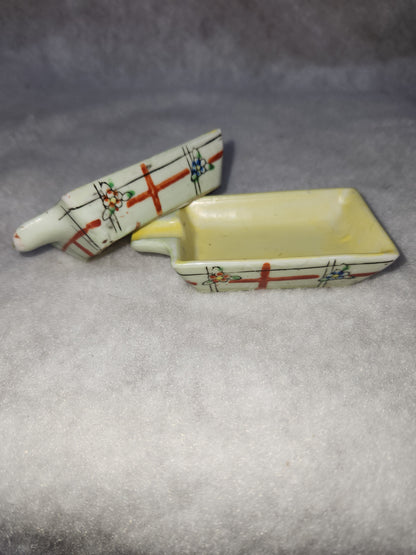 Vintage set of 2 replacement ashtrays for 1940’s Kitty Cat Cigarette box and ashtray set.  Ceramic Japan ash2