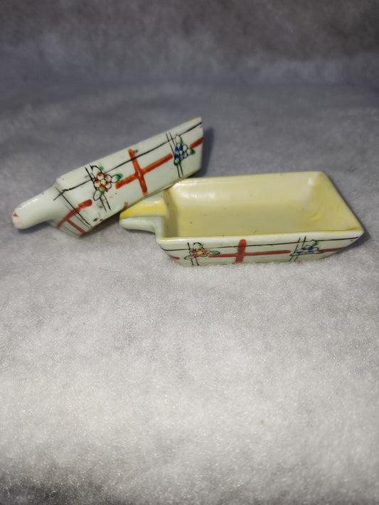 Vintage set of 2 replacement ashtrays for 1940’s Kitty Cat Cigarette box and ashtray set.  Ceramic Japan ash2