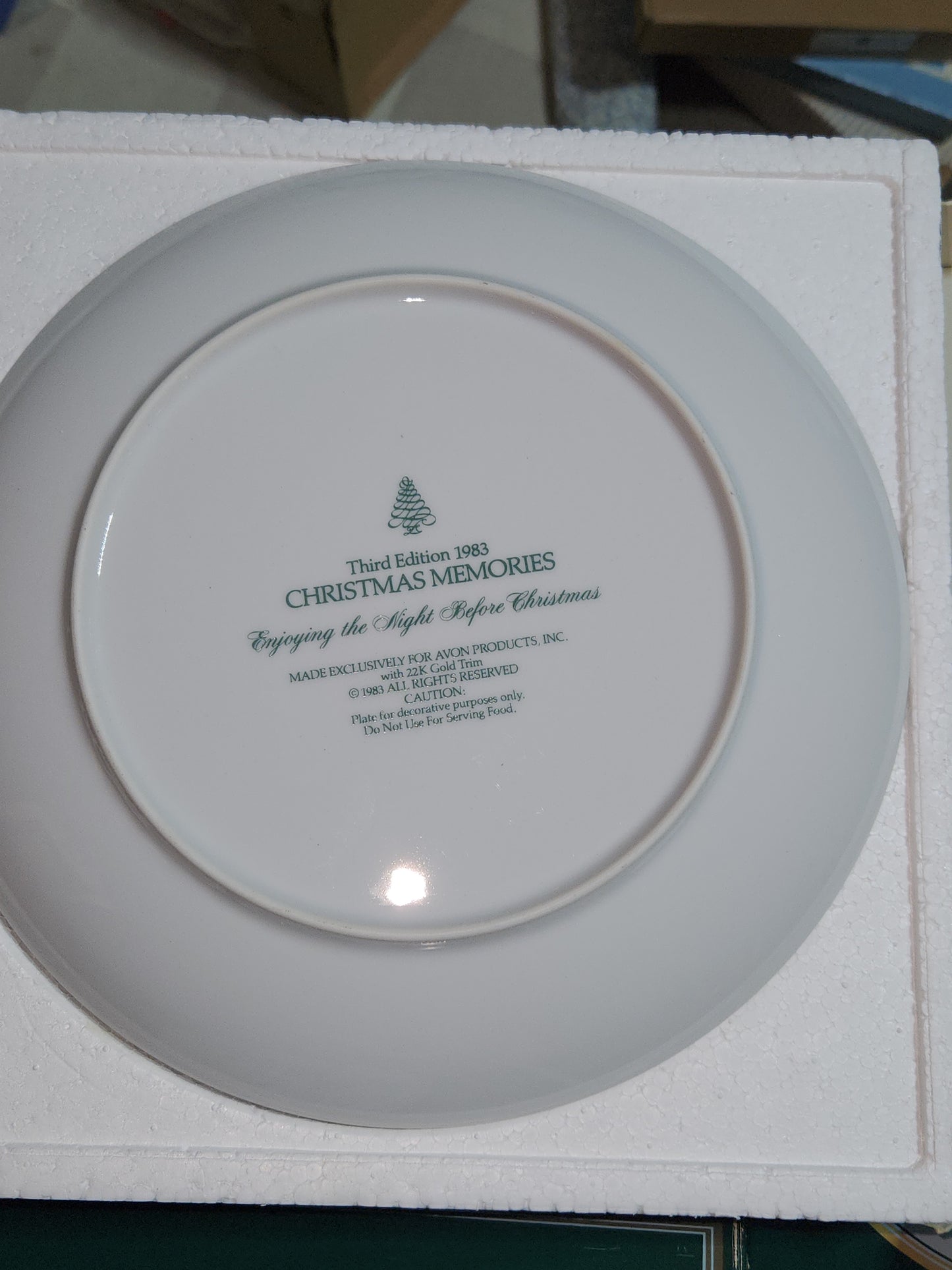 Vintage Avon Christmas 1983 Thurd Edition Christmas Memories Enjoying the Night Before Christmas Plate 22k gold trim Original Box.