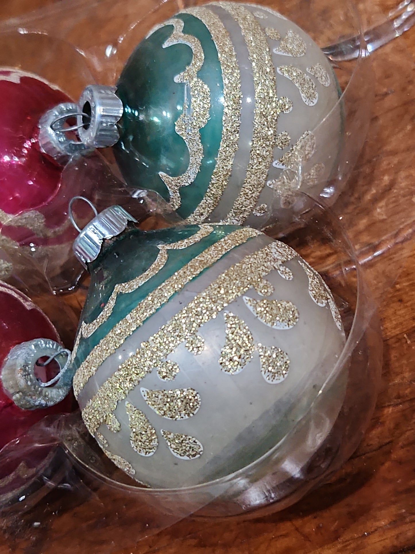 Vintage Shiny Brite Set of 4 Glass Ornaments with Same Design with Silver Stripes and Gold Mica Accents. 2 Matching Green and 2 Matching Red. Sb7