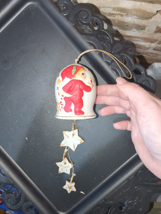 Vintage Jasco Christmas Chimes with Boy in Pajamas, a dog & ceramic stars Taiwan o2578