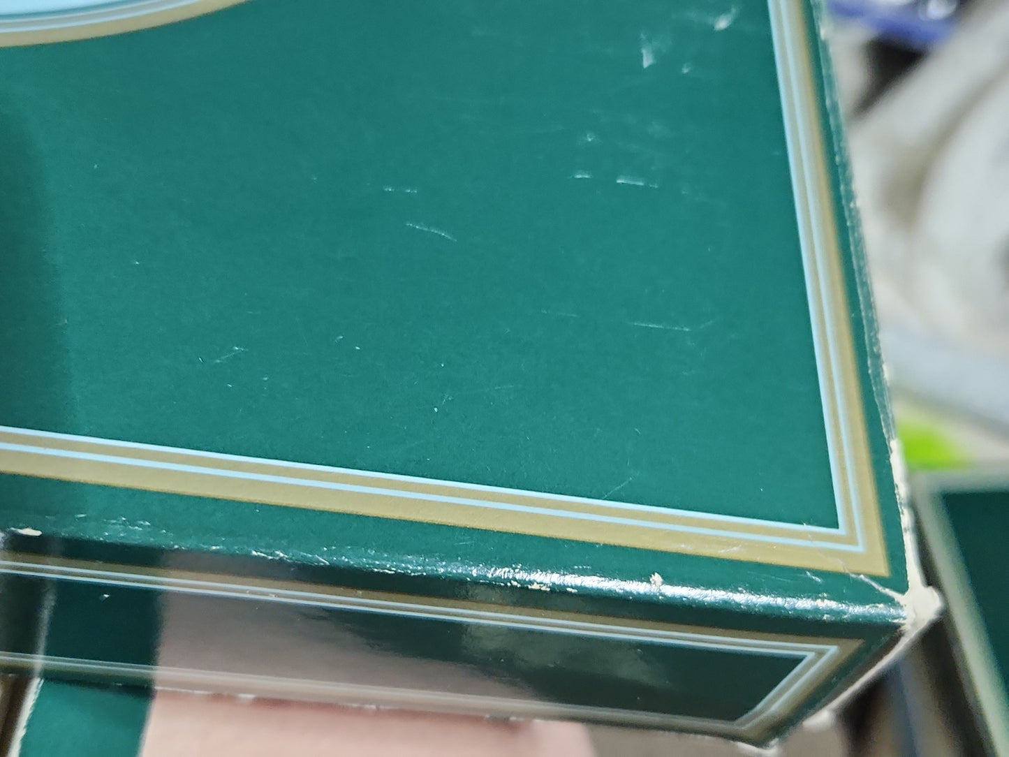 Vintage Avon Christmas 1981 First Edition Christmas Memories Plate 22k gold trim Original Box.