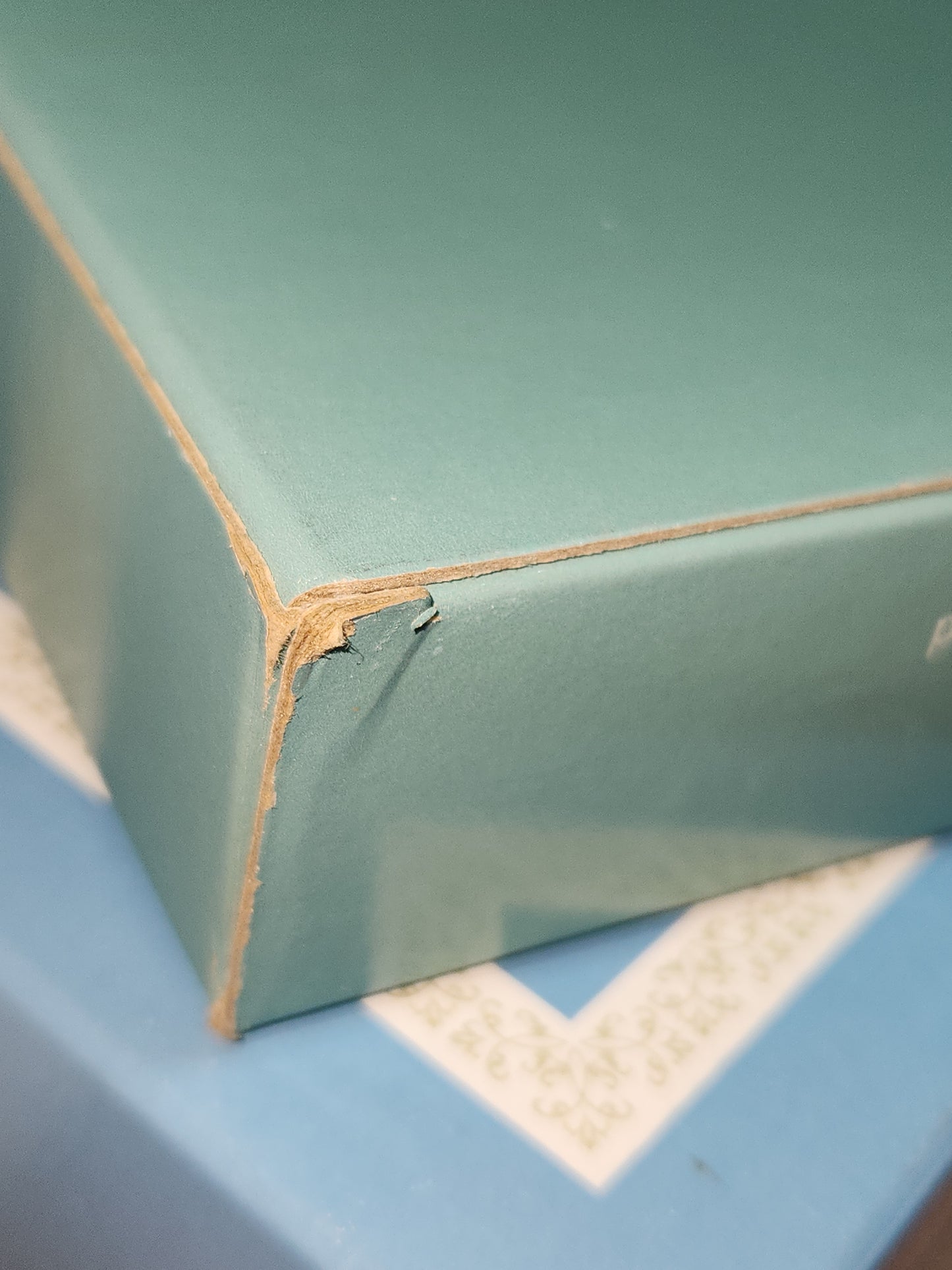 Vintage Avon Christmas 1975 Skaters on the Pond Plate Original Box. Enoch Wedgewood England