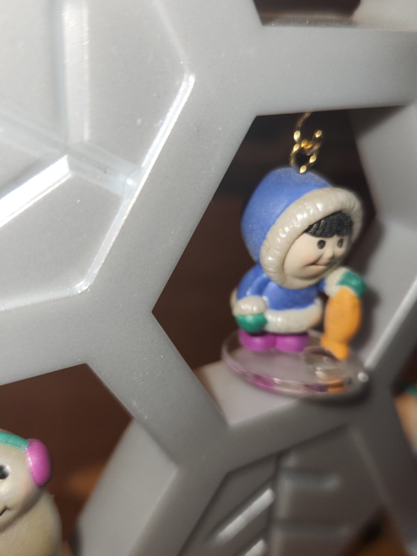 Vintage Avon Wee Winter Friends Display Stand Along With Set Of Four Wee Winter Friends Penguine, Seal, Polar Bear, Eskimo NO BOX ww67