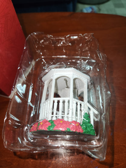 Hallmark Ornament: 1996 Our Christmas Together gazebo and swing ho543