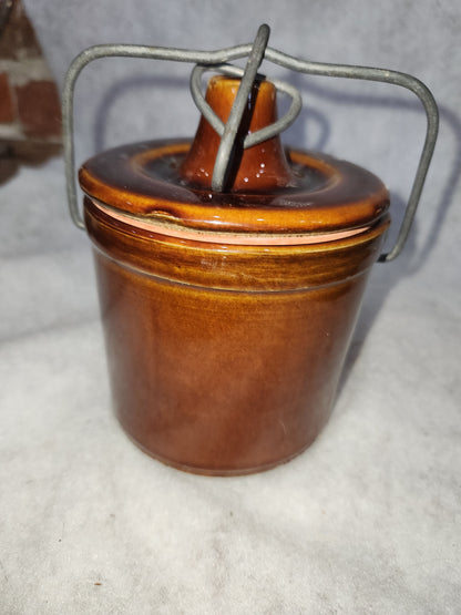 Vintage brown pottery crock lid and metal bail pot59