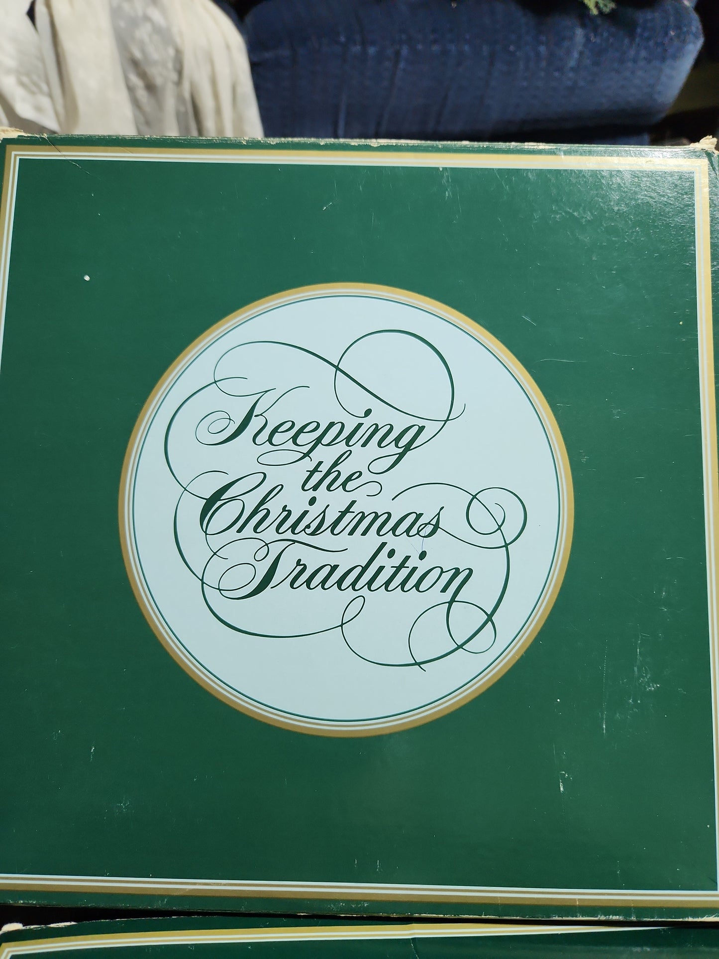 Vintage Avon Christmas 1982 Second Edition Christmas Memories Keeping the Christmas Tradition Plate 22k gold trim Original Box.