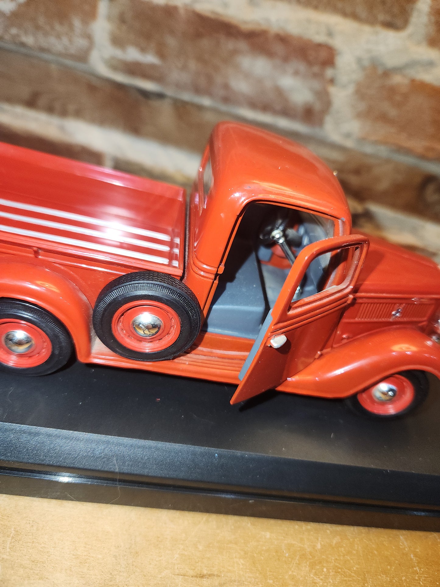 Vintage Redbox 1937 Ford Pickup 1:24 Die-Cast Model Truck ALL RED vc8