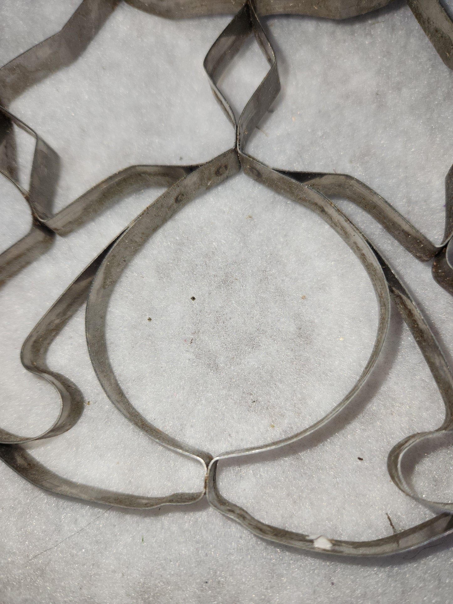 CC21 vintage 32 in 1 scrapless stainless steel cookie cutter