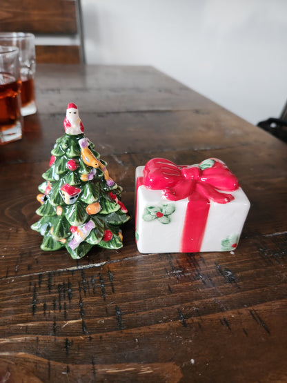 Tree & Christmas Gift Box Spode Salt & Pepper Shakers sps6
