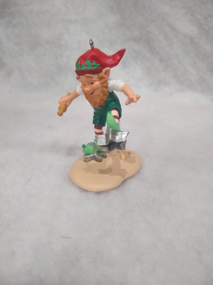 Hallmark Keepsake Creative Cutter 2001 Cooking for Christmas Ornament